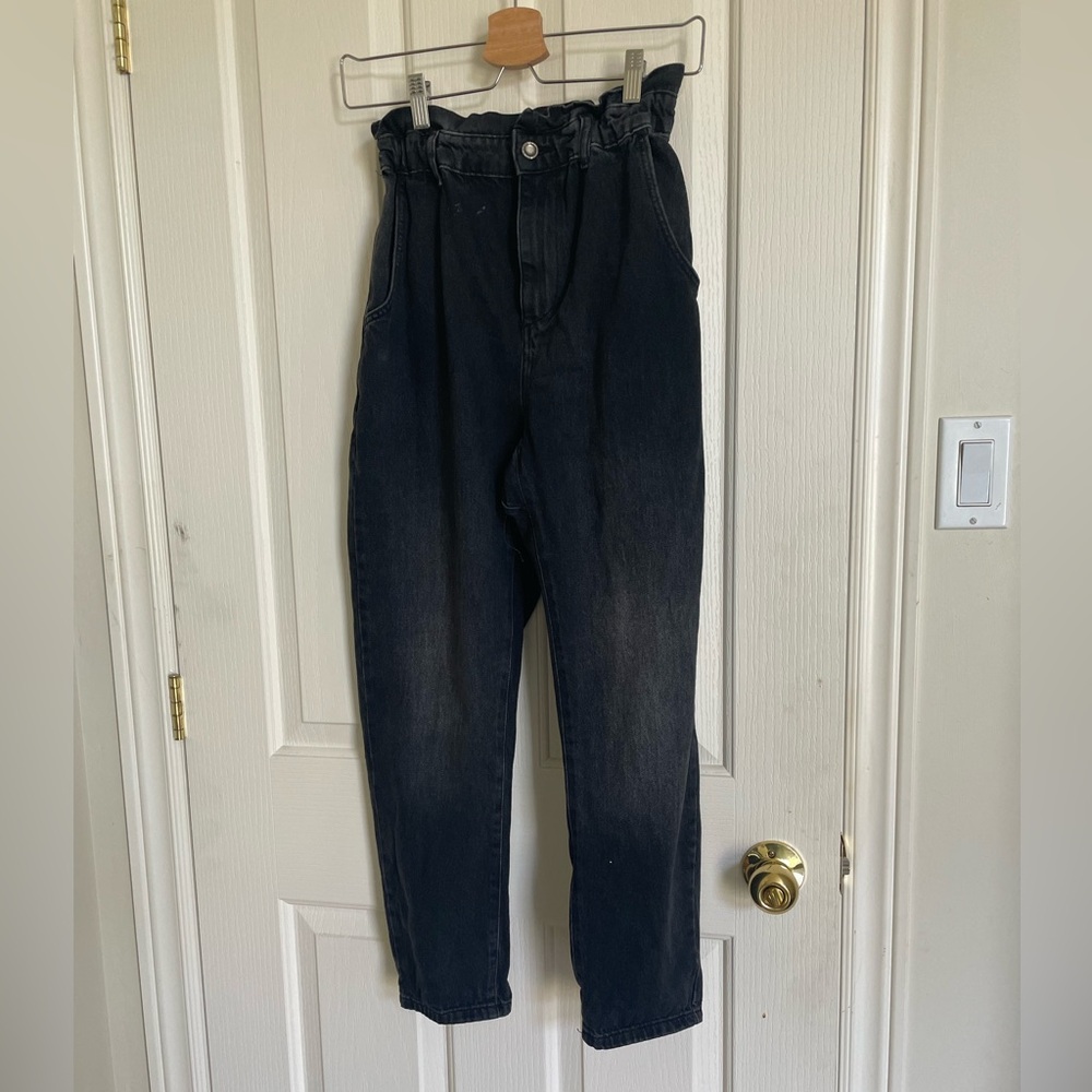 Zara paperbag baggy jeans, washed black, good preowned condition. Size 2
